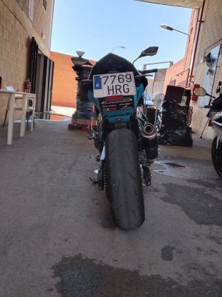 Kawasaki Z800e Negra y Azul