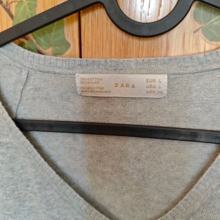 Jersey Zara Básico Gris con cuello en V. Talla L