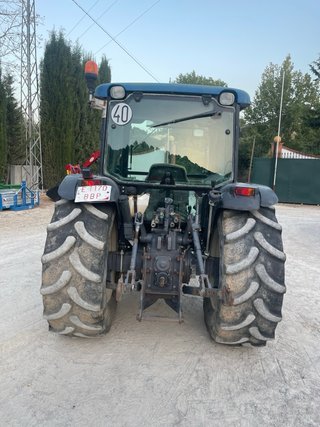 New Holland TN75F Tractor