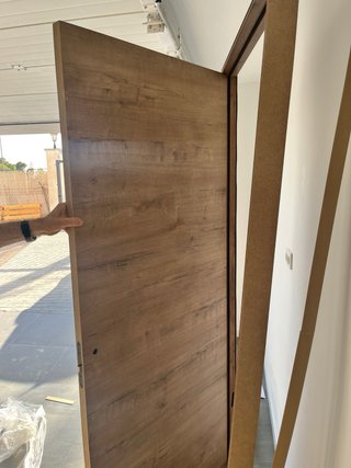 Puerta interior madera marrón
