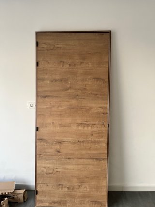 Puerta interior madera marrón