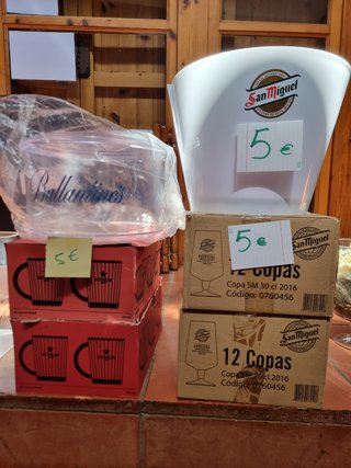 Cubitera de cava Codorníu y otros productos