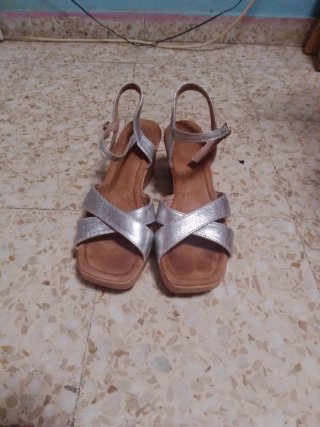 Tacones plateados elegantes talla 38
