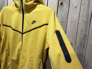 SUDADERA NIKE TECH AMARILLA XL