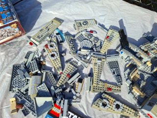 LEGO Star Wars 75105 Millennium Falcon