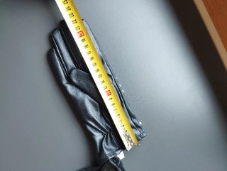 Guantes negros efecto piel con apliques tipo perla