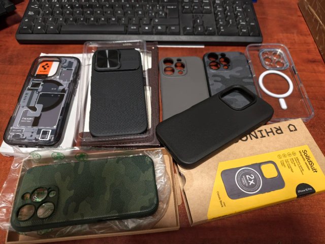 Fundas iPhone 16 Pro originales variados