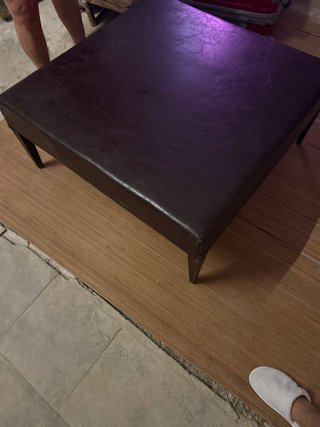 Puf de piel sintética