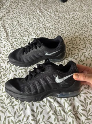 Zapatillas Nike niño negras Usadas 2 veces