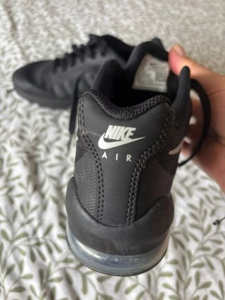 Zapatillas Nike niño negras Usadas 2 veces