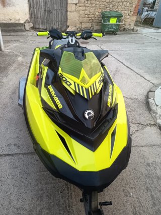 Sea-Doo RXP X 300 RS Jet Ski Amarillo y Negro