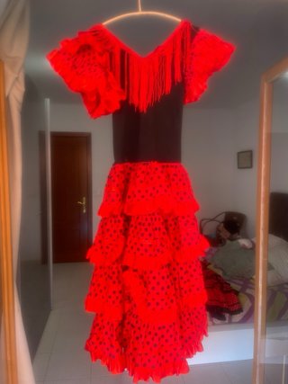 Vestido de Flamenco Rojo con Lunares Negros
