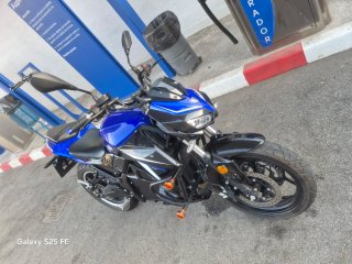 Moto Eléctrica Naked Azul y Negra