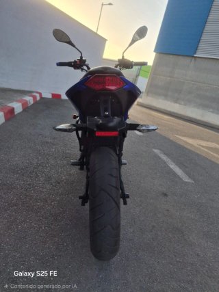 Moto Eléctrica Naked Azul y Negra
