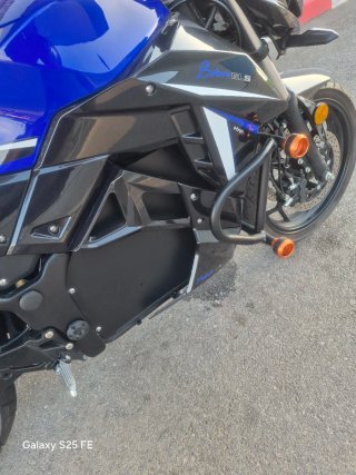 Moto Eléctrica Naked Azul y Negra