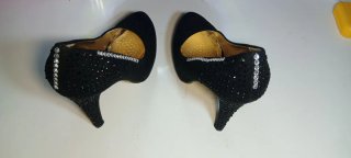 Zapatos de tacón negros con pedrería talla 38