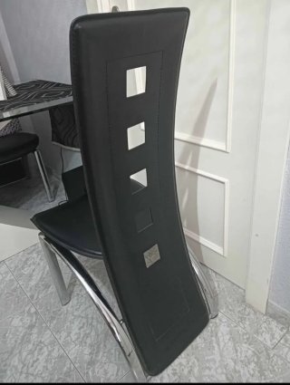 Conjunto mesa y sillas