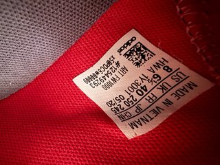 Zapatillas Adidas rosas y rojas