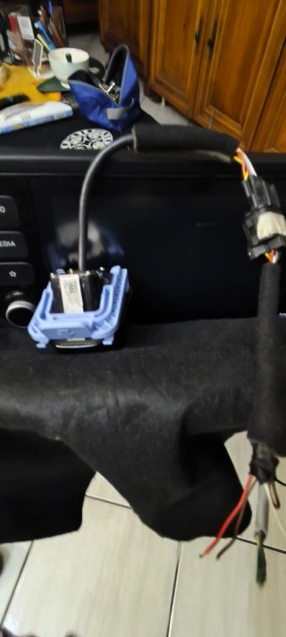 Autoradio Hyundai i20 e telecamera posteriore .