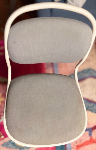 Silla giratoria de escritorio gris y blanca