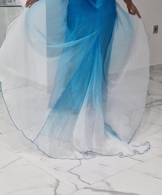 Vestido de fiesta largo azul y blanco