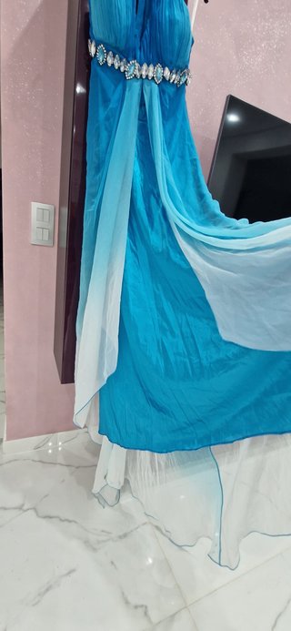 Vestido de fiesta largo azul y blanco