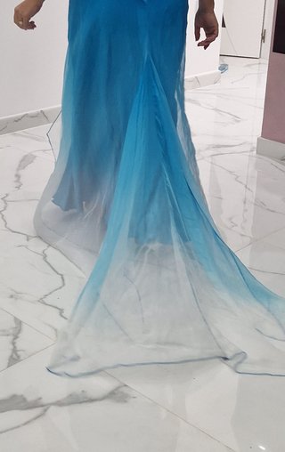 Vestido de fiesta largo azul y blanco