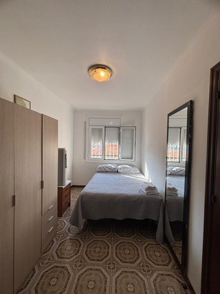 Habitación doble luminosa en ático, zona tranquila