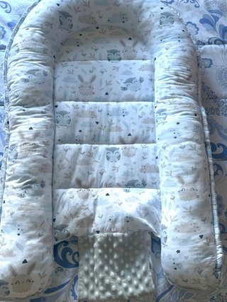 Nido de bebé reversible — animalitos / minky gris