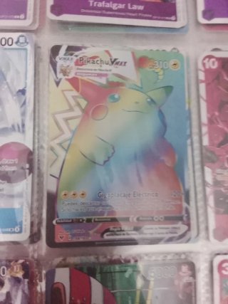 Carta Pokémon Pikachu VMAX Arcoíris