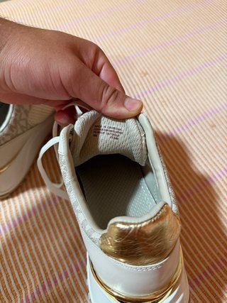 Zapatillas Michael Kors Blancas y Doradas