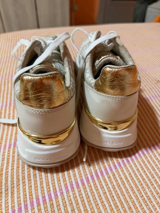 Zapatillas Michael Kors Blancas y Doradas