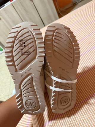 Zapatillas Michael Kors Blancas y Doradas