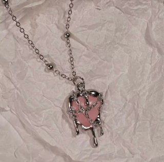 Collar con colgante de cruz y corazón