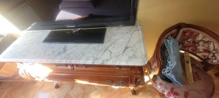 Cómoda de madera maciza con tapa de mármol