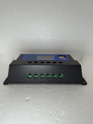 Controlador Solar PWM 30A 12V/24V LCD USB