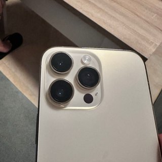 iPhone 14 Pro Max dorado