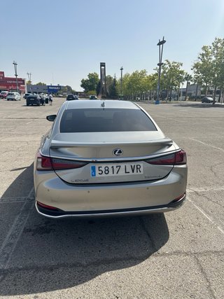 Lexus ES 2021