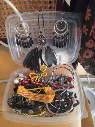 Contenedor de Joyas Variadas