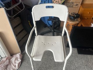 Se vende silla de ducha con poco uso para  mayores