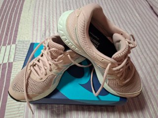 Zapatillas ASICS rosas talla 40.5