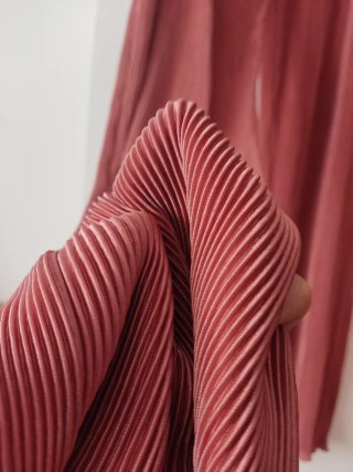 Pantalones Boohoo plisados talla XL