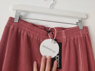Pantalones Boohoo plisados talla XL