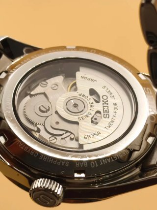 Seiko Presage Sharp Edged SPB165J1 – Esfera blanca