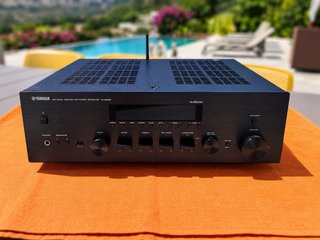 Receptor Yamaha R-N602 Red