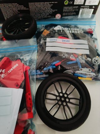 LEGO Technic Ducati Panigale V4 R (42107)