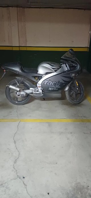 Aprilia Sportbike Negra/Plateada