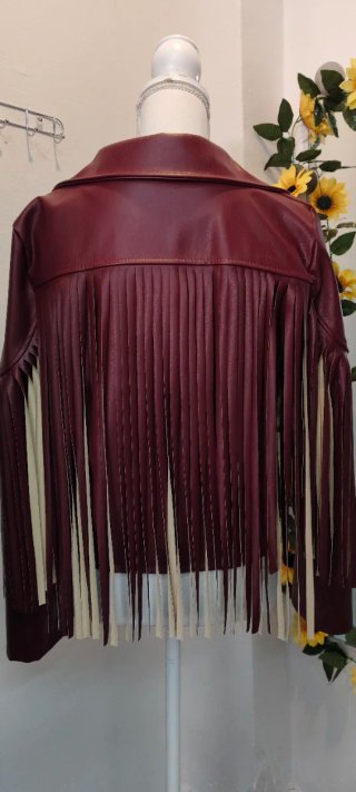 Chaqueta de cuero con flecos