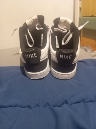 Zapatillas Nike Blancas y Negras