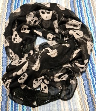 Foulard Gotico Teschio Maxi Quadrato 112cm